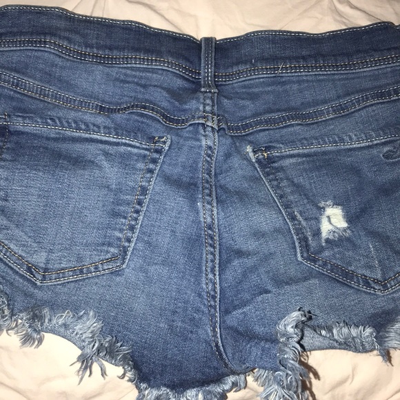 Hollister Jean Shorts - Picture 3 of 3